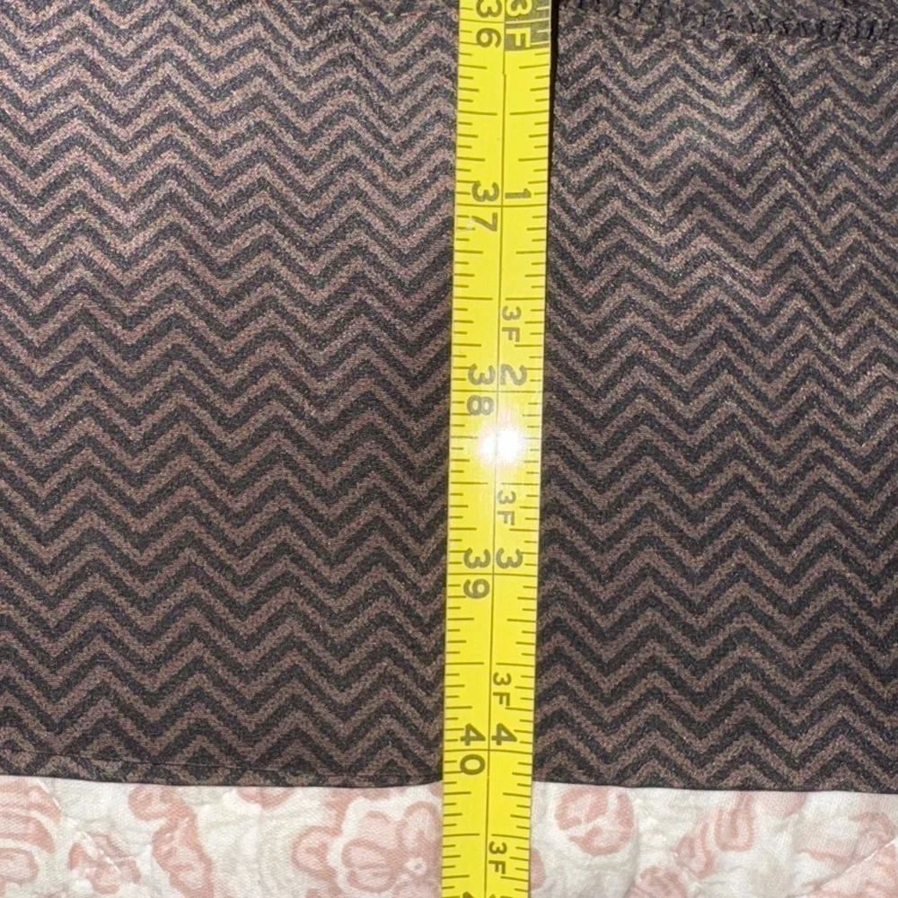 Albert Nipon vintage brown puffy sleeve dress with pockets!! 18 Pit to pit.